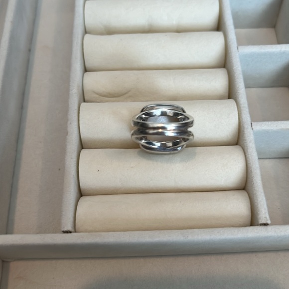 Silver Mother of Pearl Ring - Picture 3 of 4